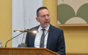 Στουρνάρας: Η κρίση φρενάρει την ανάπτυξη στο 1,9% και φουντώνει τον πληθωρισμό - Τα «αντίδοτα»