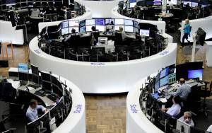 Κέρδη στις ευρωαγορές παρά την κατάρρευση του πετρελαίου