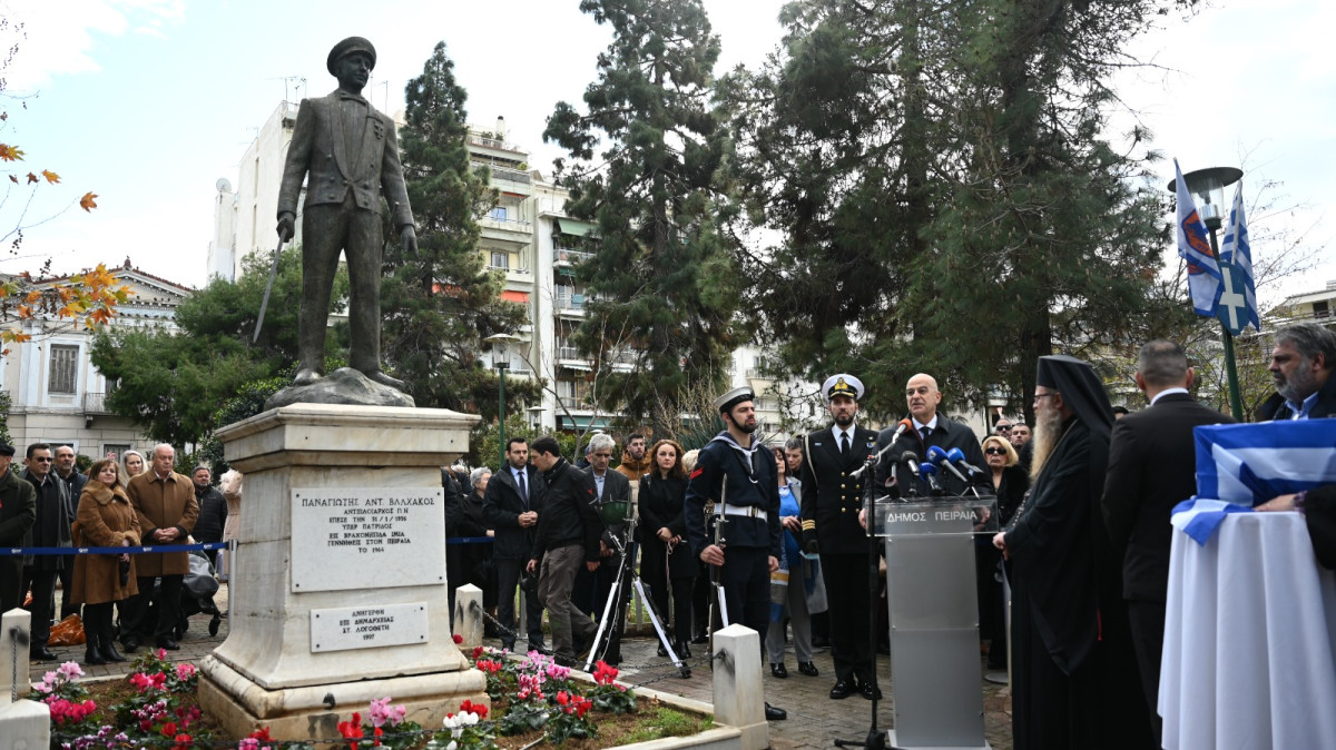 Στο μνημόσυνο του αντιναύαρχου Π. Βλαχάκου ο Νίκος Δένδιας