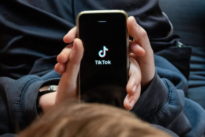 Το 98% των νέων 16-25 ετών έχουν TikTok