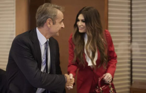 Μητσοτάκης: Πρώτη συνάντηση με την πρέσβειρα των ΗΠΑ Κίμπερλι Γκιλφόιλ