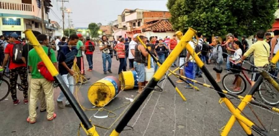 Βενεζουέλα: Τρεις στρατιώτες αυτομόλησαν σε Κολομβία