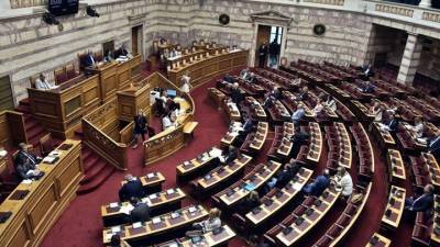 Πέρασε το νομοσχέδιο για τις διαδηλώσεις- Ηχηρές απουσίες Παπανδρέου, Καστανίδη