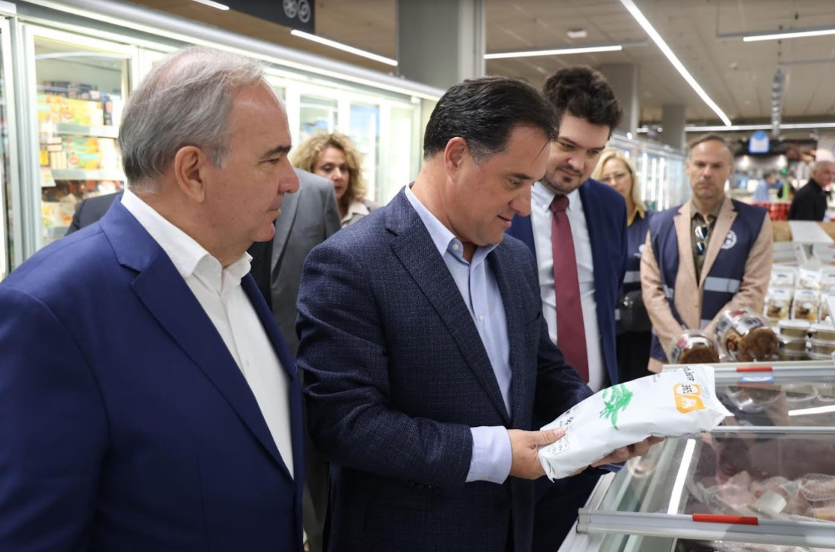 Γεωργιάδης-Παπαθανάσης σε σούπερ μάρκετ: Σημαντικά χαμηλότερες τιμές σε κρίσιμα είδη