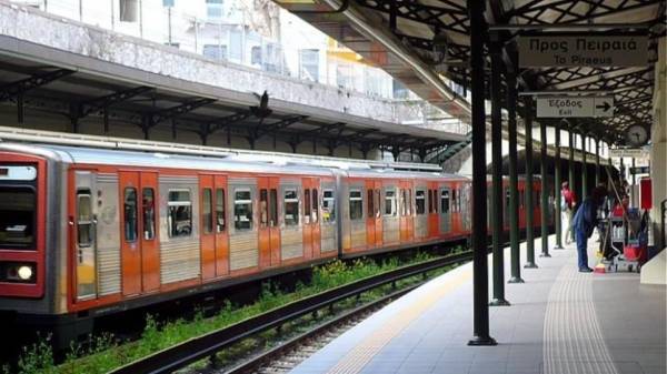 Γυναίκα έπεσε στις γραμμές του ηλεκτρικού στο Μοναστηράκι