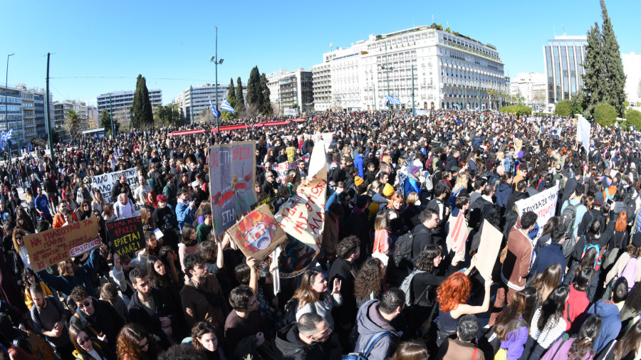 Μεγάλη συγκέντρωση καλλιτεχνικών σωματείων στο Σύνταγμα-Τα αιτήματα