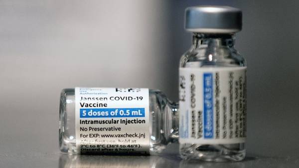 Θεμιστοκλέους για J&J: Μία επιπλοκή σε 200.000 εμβολιασμούς