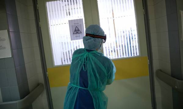 Ελλάδα-Κορονοϊός: 26 θάνατοι και 698 νέα κρούσματα- 299 διασωληνωμένοι