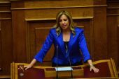 Γεννηματά: Ο Τσίπρας να εγκαταλείψει τα σενάρια πρόωρων εκλογών