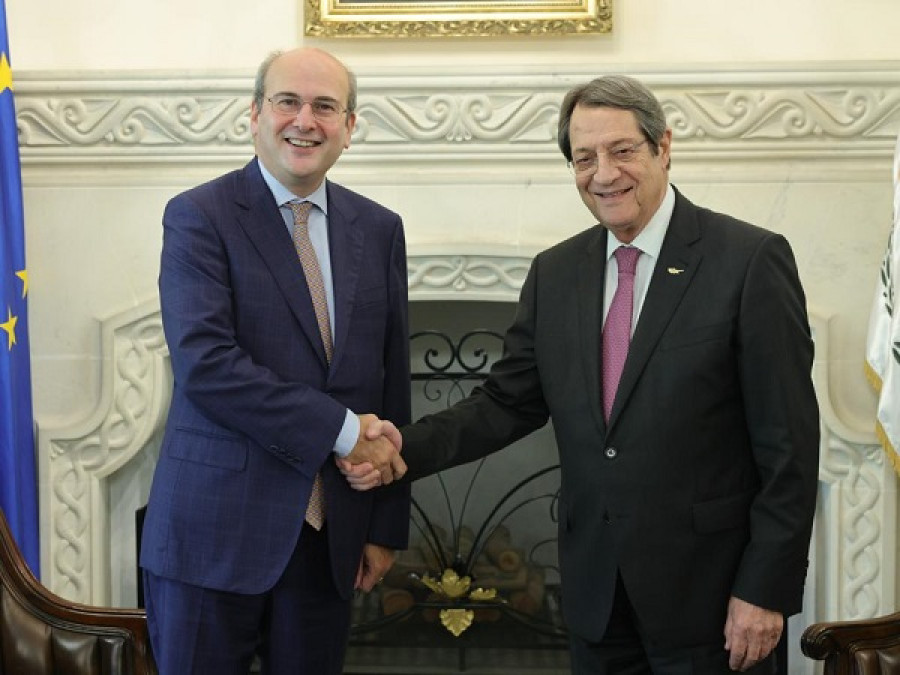 Ξεκινά η εφαρμογή της Ψηφιακής Κάρτας Εργασίας και στην Κύπρο