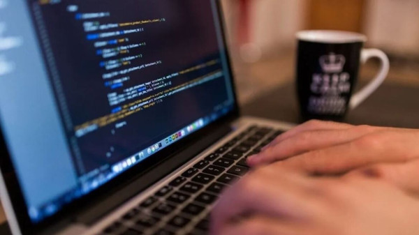 Εξαρθρώθηκε σπείρα Αλβανών που «άδειαζε» ηλεκτρονικά τραπεζικούς λογαριασμούς Ελλήνων