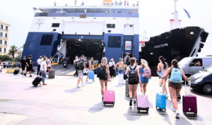 Σε εξέλιξη η μεγάλη έξοδος του Αυγούστου με επίκεντρο το λιμάνι του Πειραιά
