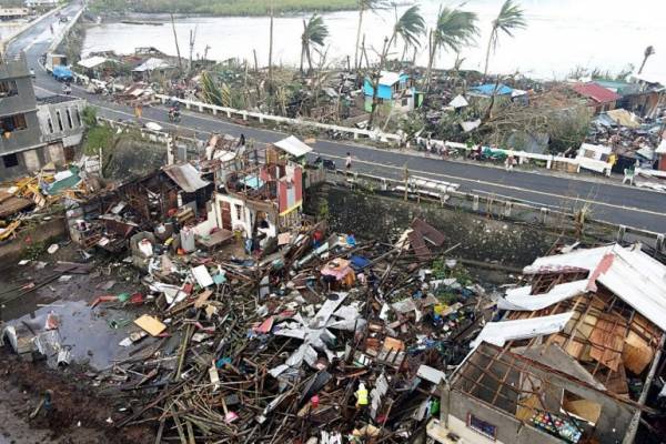 Ο τυφώνας Ράι σαρώνει τις Φιλιππίνες- Δεκάδες νεκροί