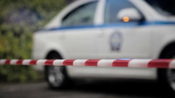 Κρήτη: Γάζωσαν αυτοκίνητο με καλάσνικοφ στο Καστέλλι- Ένας τραυματίας