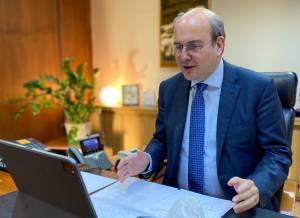 Χατζηδάκης προς ΓΣΕΕ: Θετική μεταρρύθμιση το νέο εργασιακό νομοσχέδιο