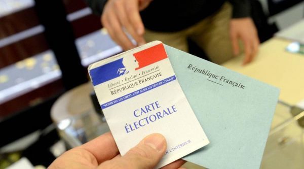 Γαλλία: Μειωμένη έως το μεσημέρι η συμμετοχή στις βουλευτικές εκλογές
