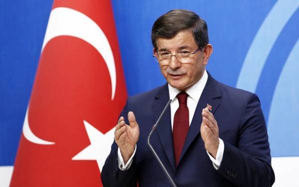 Νταβούτογλου:Επιζήμια για το κόμμα Ερντογάν η συμμαχία με τους εθνικιστές