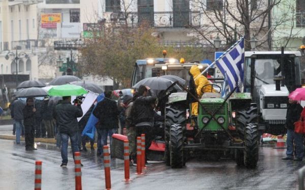 &quot;Θηλιά&quot; στην κυβέρνηση οι αγρότες: Κατεβαίνουν στην Αθήνα με τρακτέρ!