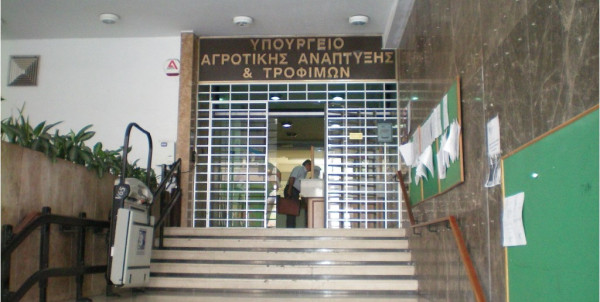 Φάκελο με αιτήματα παρέδωσαν αγρότες της Κορινθίας στο Υπουργείο Αγροτικής Ανάπτυξης