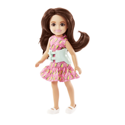 Η Mattel παρουσιάζει την πρώτη Barbie με σκολίωση