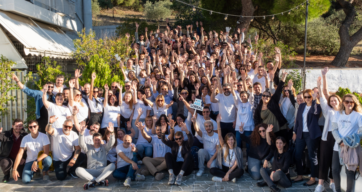 Οι εργαζόμενοι της L'ORÉAL στο πλευρό παιδιών και πλημμυροπαθών