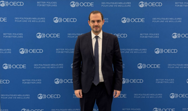 Κώτσηρας στον ΟΟΣΑ: Η αποτελεσματική φορολογική πολιτική βασικός παράγοντας της ανάκαμψης της ελληνικής οικονομίας