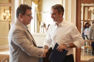 Τετ α τετ Μητσοτάκη με τον CEO της Pfizer