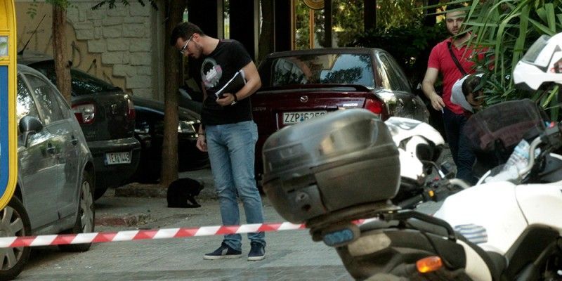Μακελειό στο κέντρο της Αθήνας για τα μάτια μίας γυναίκας
