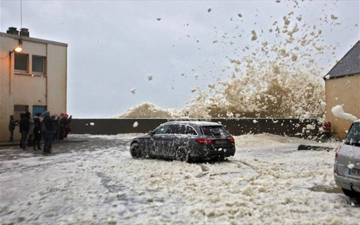 Γαλλία: Τρεις νεκροί από την κακοκαιρία