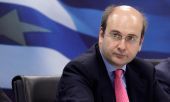 Χατζηδάκης: Η κυβέρνηση πανηγυρίζει ενώ κρύβει τον ελέφαντα στη ντουλάπα