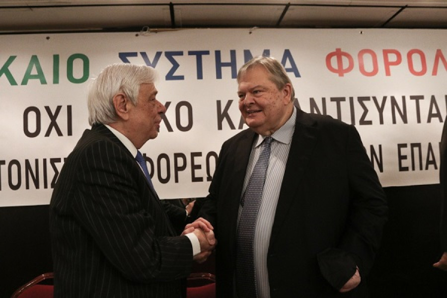 Βενιζέλος-Παυλόπουλος: Αντισυνταγματικός ο νόμος για τη φορολόγηση των ελ. επαγγελματιών