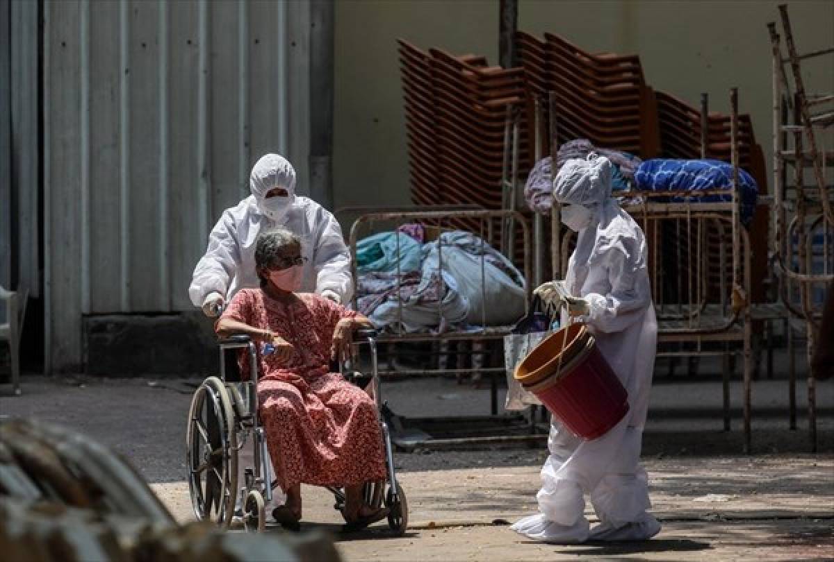 Η Ελλάδα στέλνει φιάλες οξυγόνου και υγειονομικό υλικό στην Ινδία