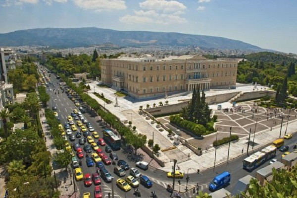 Η αντιβασιλική υστερία και η «βασιλική» πρωτεύουσά μας