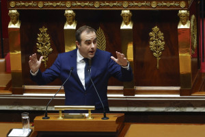 Γαλλία: Ο Λεκορνί παρακάμπτει τη Βουλή ώστε να επιβάλλει τον προϋπολογισμό