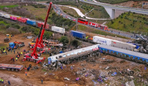 Βουλή: Ενός λεπτού σιγή για τα τρία χρόνια της τραγωδίας των Τεμπών αλλά και πολιτική σύγκρουση