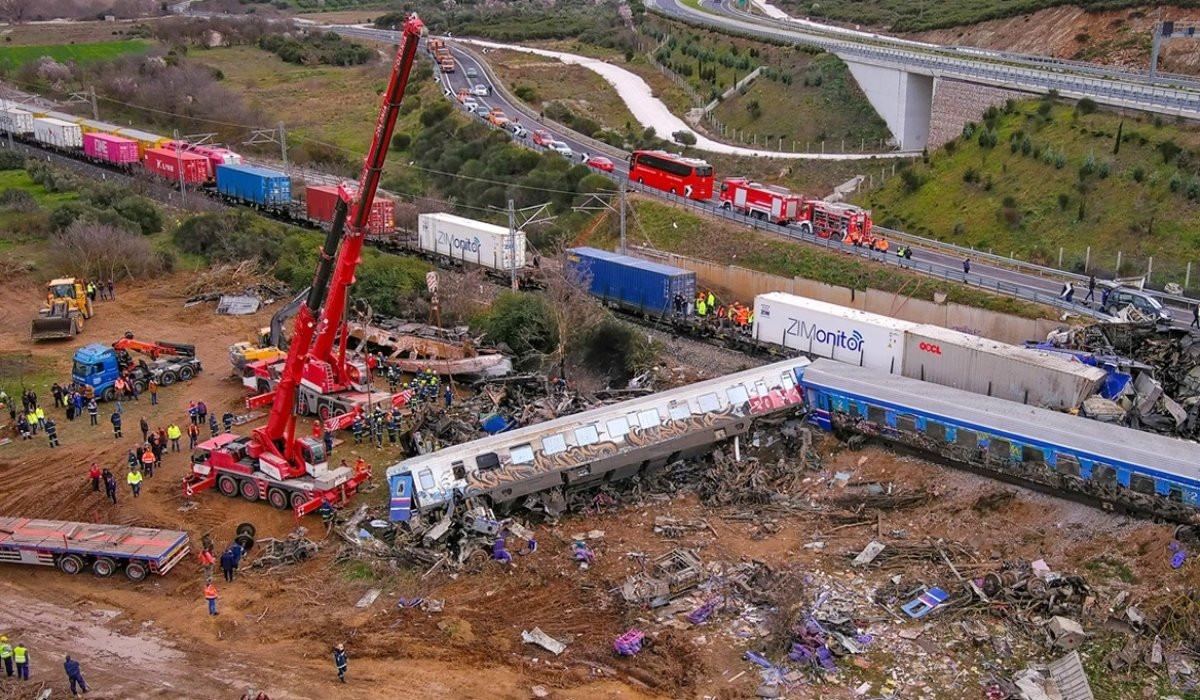 Βουλή: Ενός λεπτού σιγή για τα τρία χρόνια της τραγωδίας των Τεμπών αλλά και πολιτική σύγκρουση