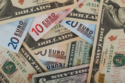 Ευρώ: Σε χαμηλό τριών ετών η χρήση στις διεθνείς συναλλαγές