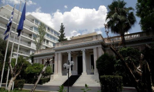 Κυβέρνηση: Ο κ. Τσουκαλάς απέφυγε να απαντήσει για το κόστος των προτάσεων Ανδρουλάκη