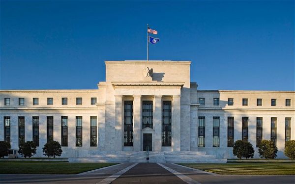 Υπέρ της αύξησης των επιτοκίων τρεις αξιωματούχοι της Fed