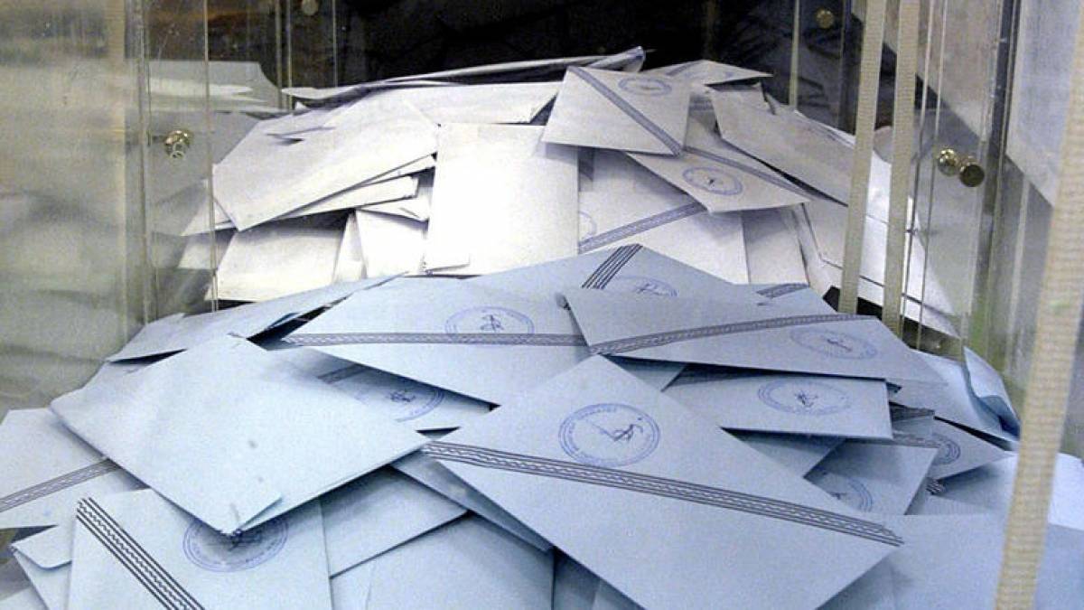 Δημοσκόπηση: Διευρυμένο προβάδισμα της ΝΔ - Επτακομματική Βουλή