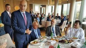 Τα ελληνόφωνα παιδάκια στη Ρωσία και η συγκίνηση του υπουργού Εξωτερικών