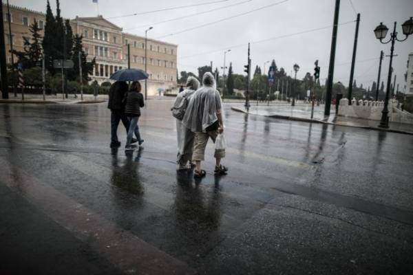 Καιρός: Σταδιακή εξασθένιση της κακοκαιρίας