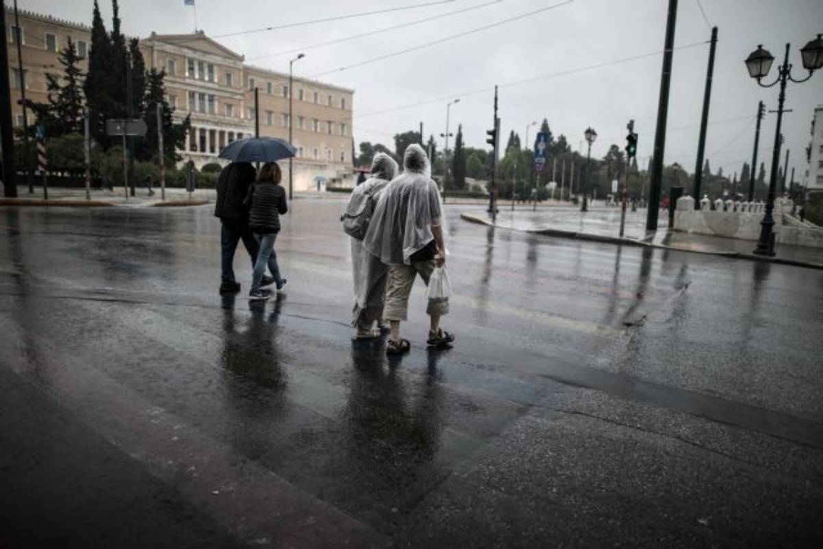Καιρός: Σταδιακή εξασθένιση της κακοκαιρίας