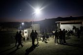 Συγκρούσεις και φωτιές στο hot spot της Μόριας