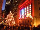 Όλο και πιο κοντά στο ρεκόρ η Wall Street...