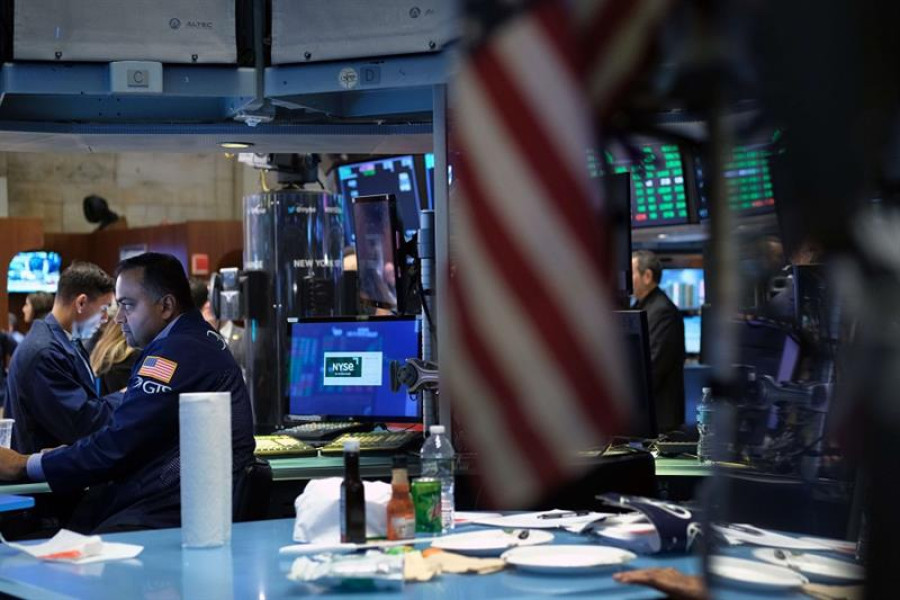 Κέρδη για τη Wall Street στην έναρξη μίας δύσκολης εβδομάδας