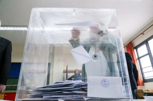 Δημοσκόπηση MRB: «Μάχη» των μικρών κομμάτων για είσοδο στη Βουλή