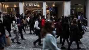 Νέα καθημερινότητα από 3/1: Αλλαγές σε εργασία, εστίαση, γήπεδα, μάσκες