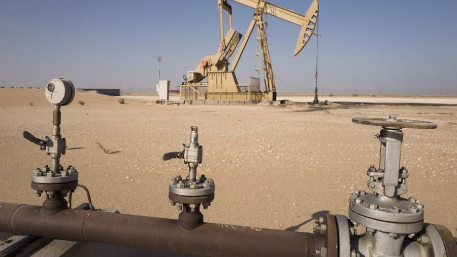 WSJ: Για νέα μείωση στην παραγωγή πετρελαίου πιέζει η Σ.Αραβία
