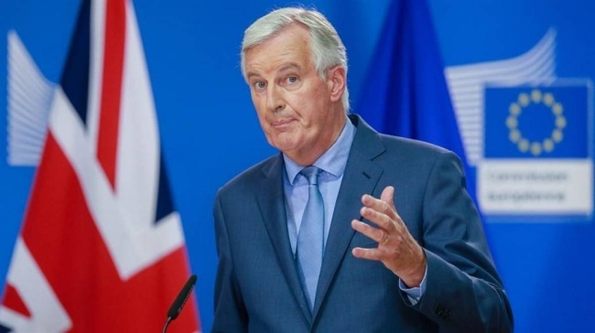 Ο Μπαρνιέ πετάει το μπαλάκι του Brexit στη Βρετανία